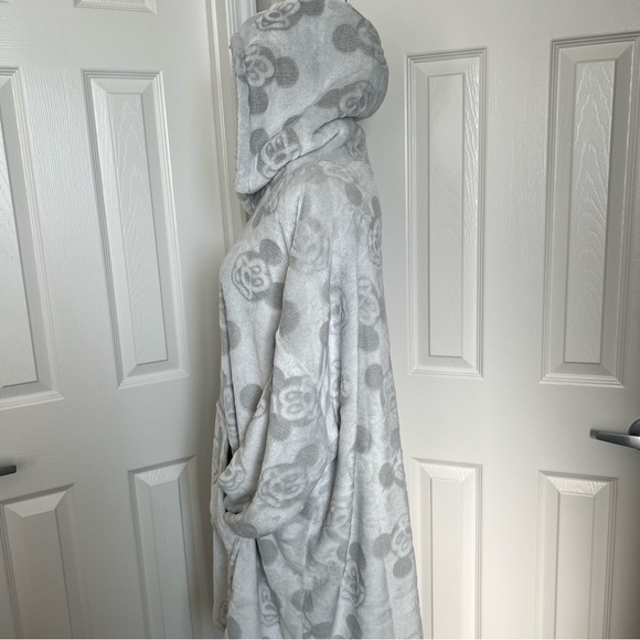 ❄️ New! Disney Mickey Mouse Wearable Blanket Hoodie w Pockets - One Size - Picture 9 of 9